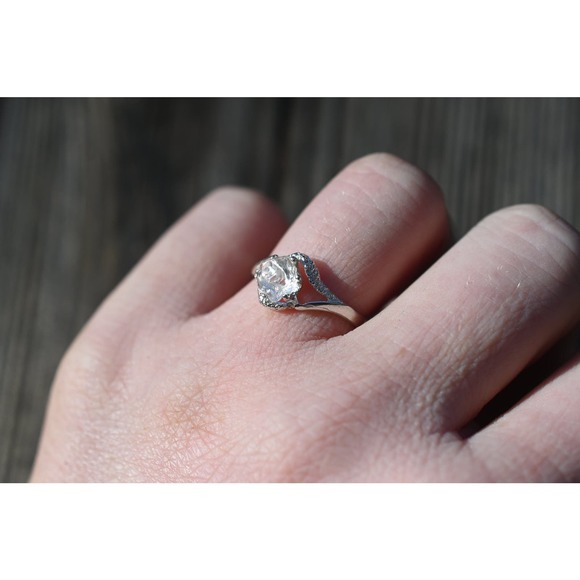 alternative raw diamond engagement ring raw crystal size 4 5 6 7 8 8 9 1… - Picture 2 of 3